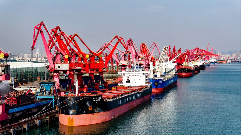 乘長(zhǎng)風(fēng)破萬里浪——以習(xí)近平同志為核心的黨中央引領(lǐng)中國式現(xiàn)代化邁出新的堅(jiān)實(shí)步伐